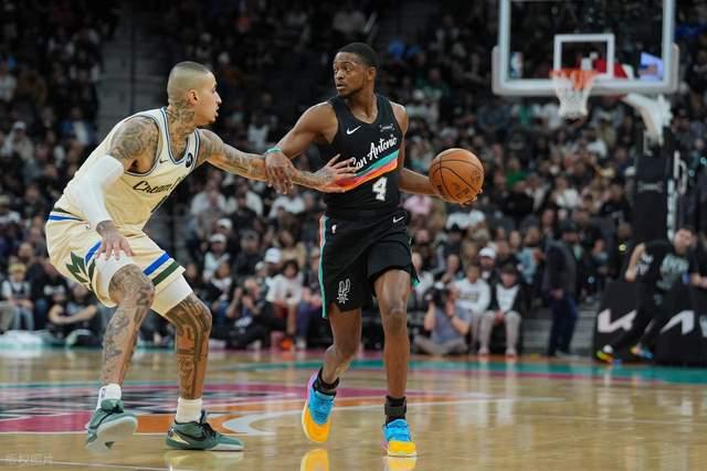 开云官方网-最多落后39分！字母哥21+5难掩失落，文班亚马22+10三节打卡