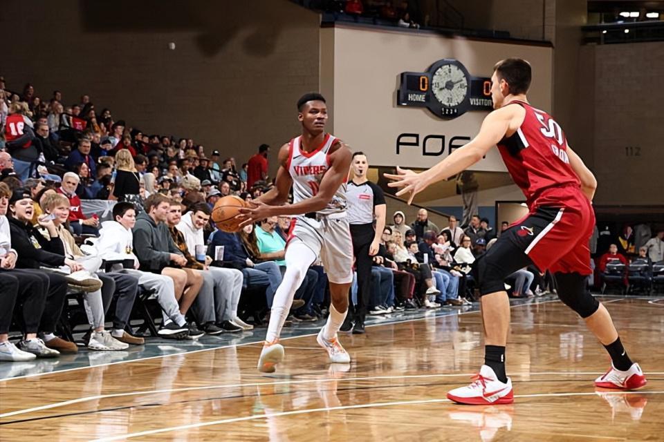 开云体育官网-惨败中为数不多的亮点！火箭二队替补内线的能力其实非常全面？