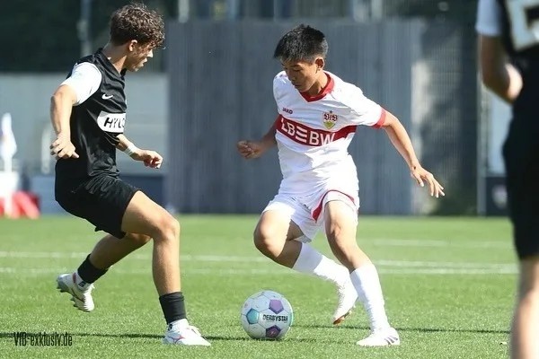 开云体育官网-官方:谢初筠离开斯图加特U19队 他正在参加土伦杯